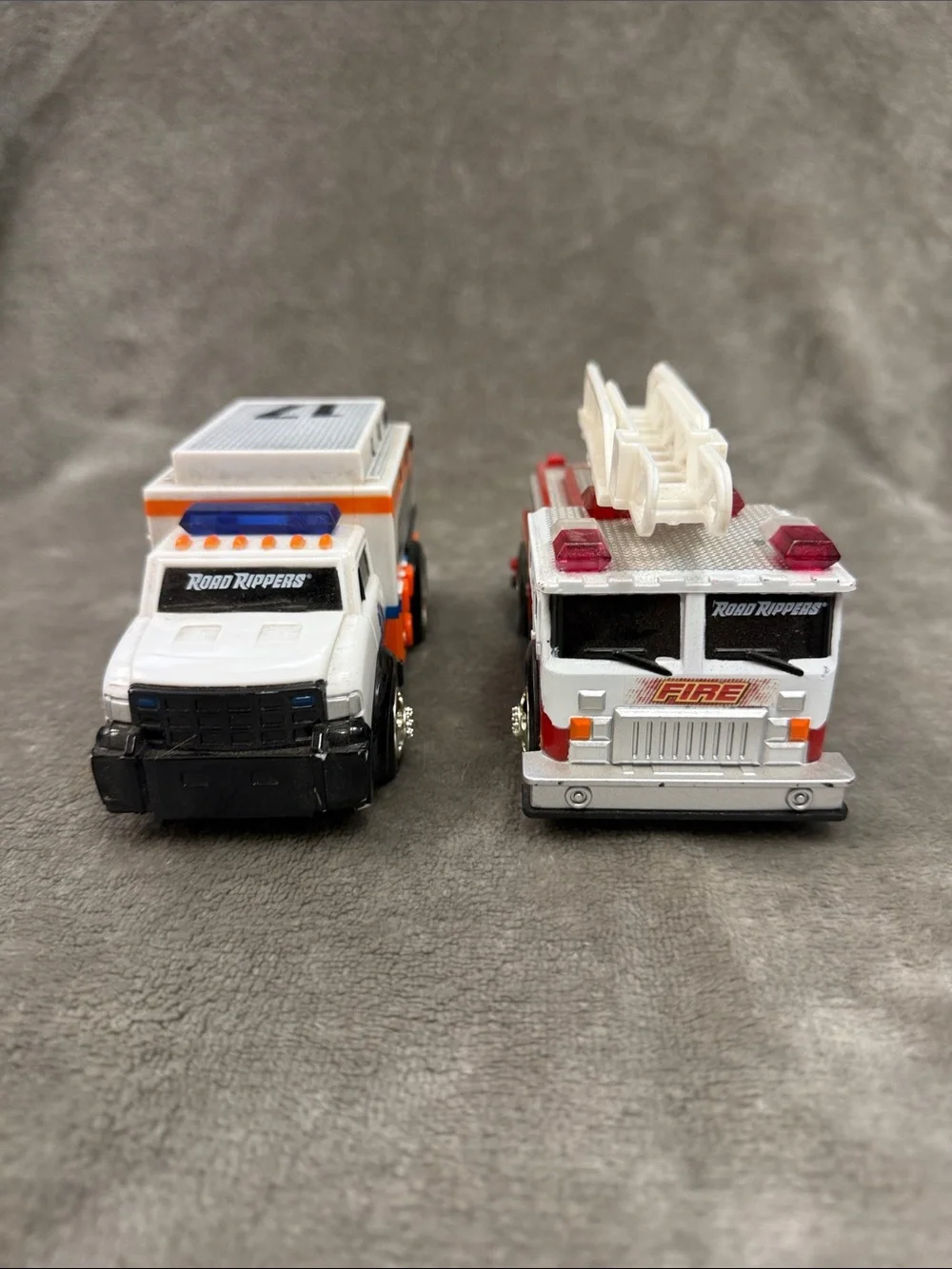 🚒 Road Rippers set Firetruck with Ladder & Ambulance Lights & Sounds B
